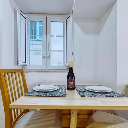 Apartment Local Charm Downtown *
